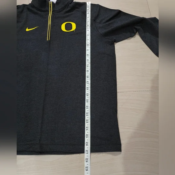 NIKE Oregon Ducks Medium 1/4 Zip Black Pullover Youth Dri-Fit Sweatshirt - Picture 8 of 12